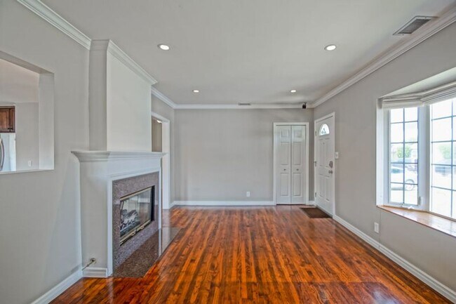 Building Photo - Beautifully Remodeled, Bright & Airy Home w/ Detached Bonus Room w/ Bath & 1-Car Garage, Front Ya...