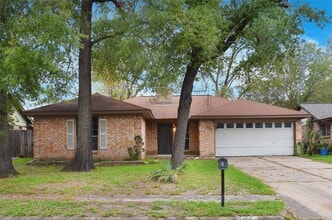 Building Photo - 323 Edgeton Ct