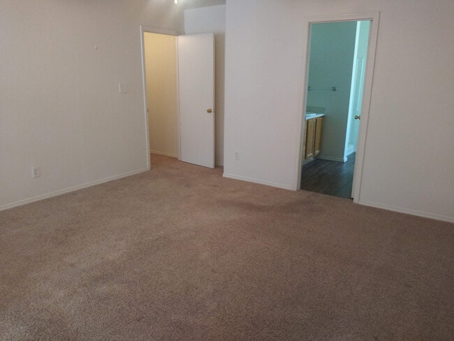 Building Photo - 5763 Carmen Rd NW