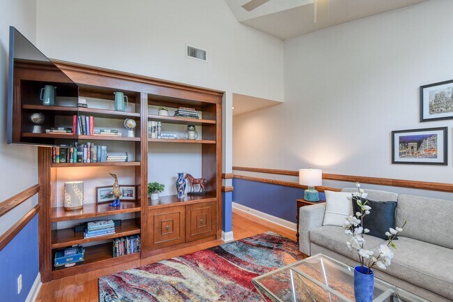 Building Photo - Luxury 3-bedroom - 4 bath with garage