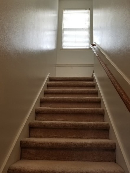 Building Photo - 839 Autumn Point Ln