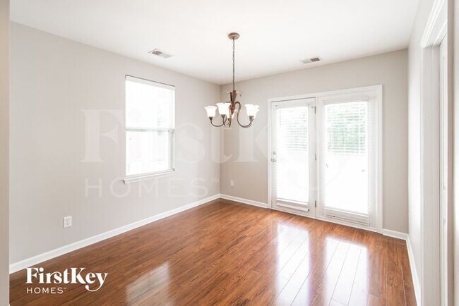 Building Photo - 429 Verbena Ave