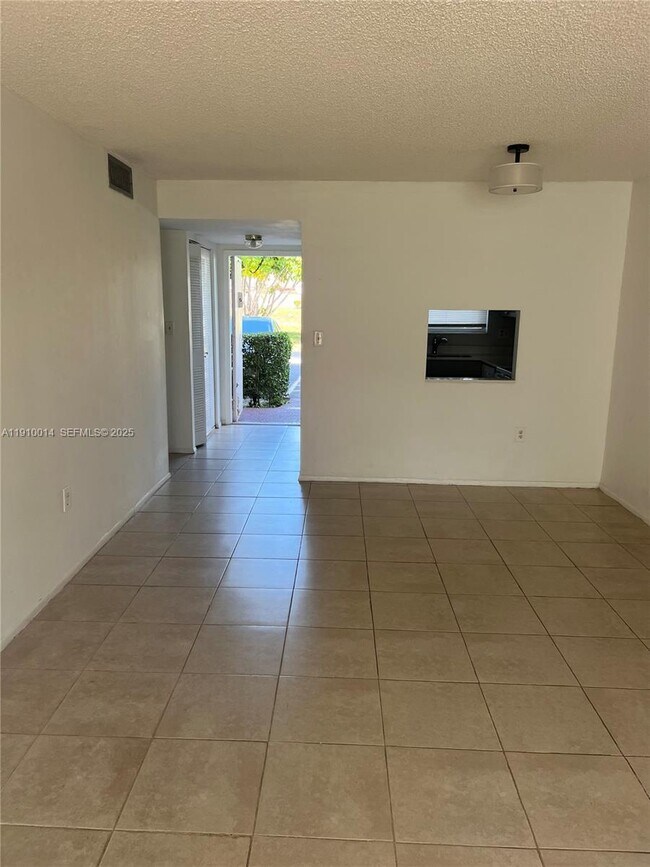 Building Photo - 8400 Sunrise Lakes Blvd