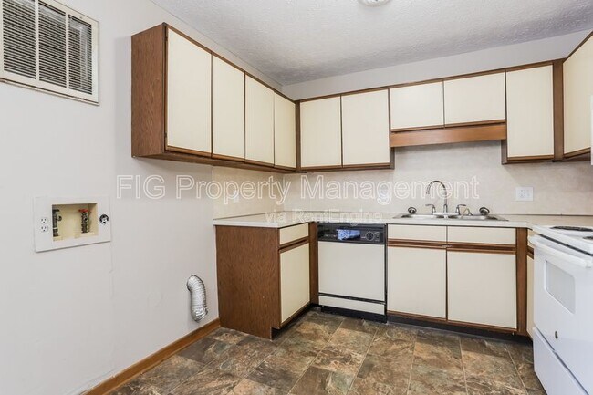 Building Photo - 537 Scott County Rd