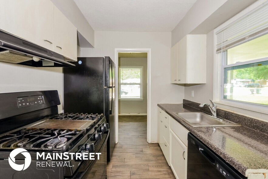 Building Photo - 3653 Elm Park Rd