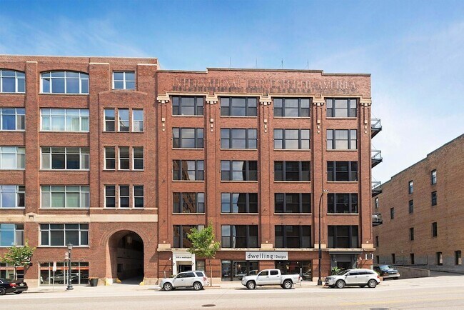 Building Photo - 618 N Washington Ave