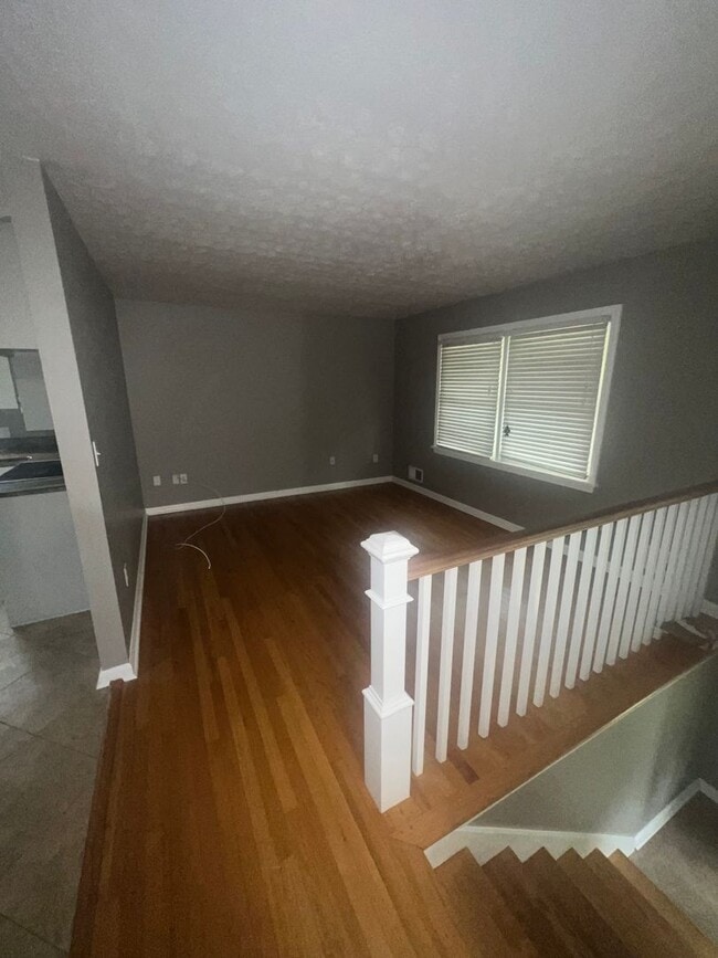 Building Photo - 4 Bedroom, 1.5 Bathroom House