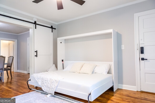 Building Photo - 111 E Screven St