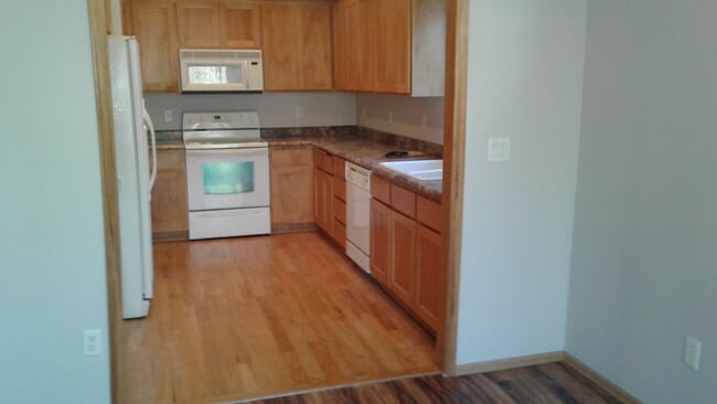 Building Photo - Desirable area of Central Point - Single S...