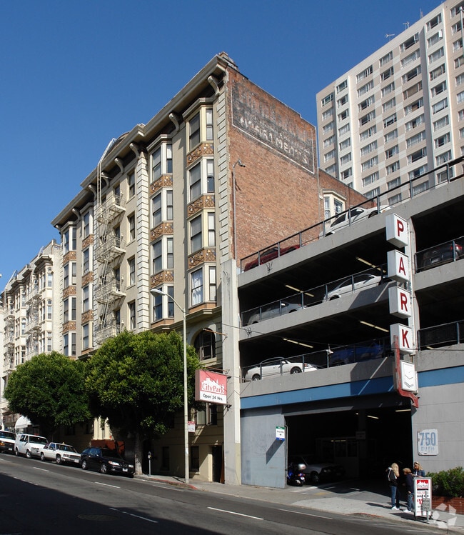 Building Photo - The Burke Lewis Apartments