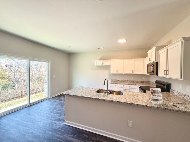 Building Photo - Two bedroom, 2.5 bath townhome in Ridge Creek, Whitsett