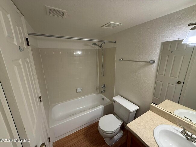 Building Photo - 5800 N Kolb Rd