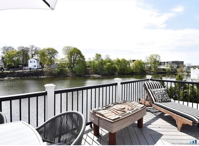 Building Photo - 285 East Ave