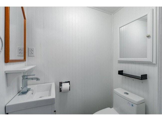 Building Photo - 773 US-63