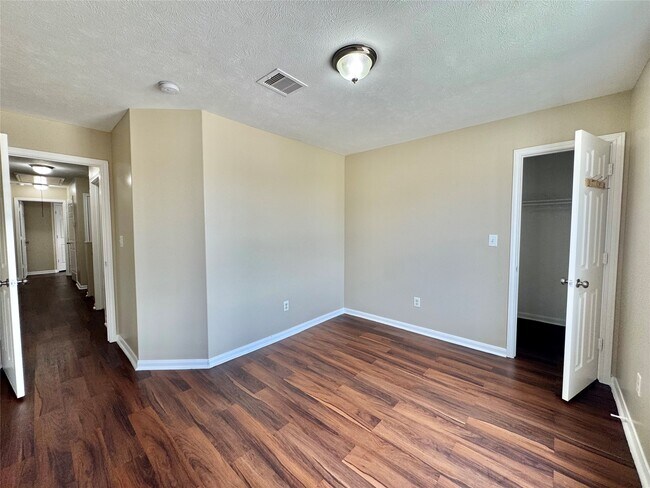 Building Photo - 10618 Pine Landing Dr