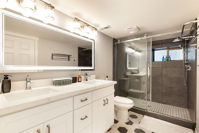 Building Photo - 4042 1st Ave NE