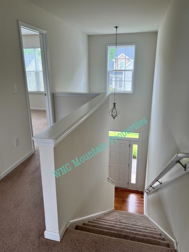 Building Photo - 224 E Hiawassee Rd