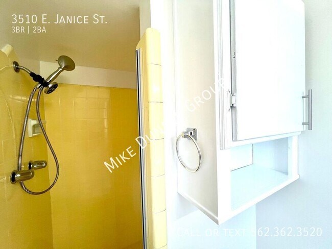 Building Photo - 3510 E Janice St