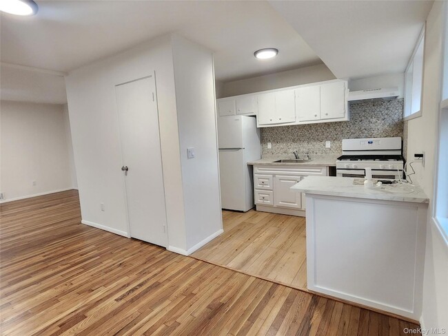 Building Photo - 5 Birch Ct