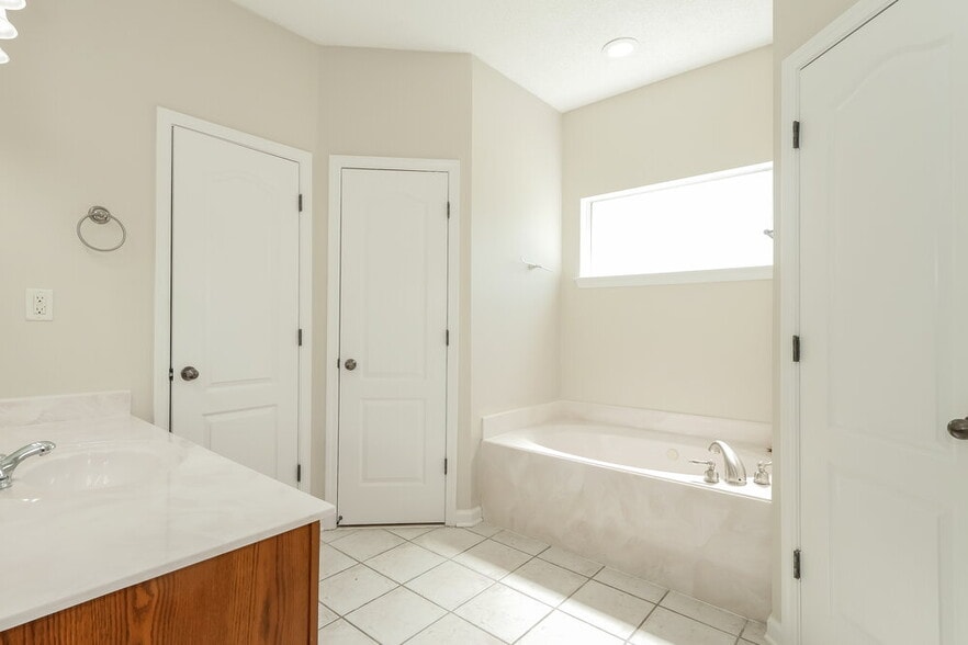 Building Photo - 1384 Carlton Ridge Dr