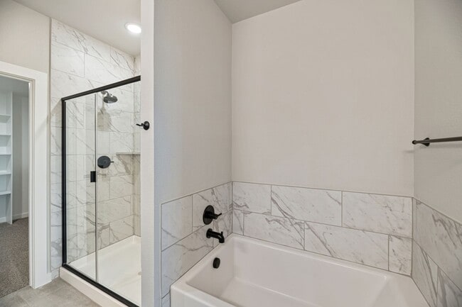 Building Photo - AVAILABLE NOW! 3 BEDROOM TRIPLEX  LOCATED ON 1-ACRE LOT IN MIDLOTHIAN, TX!