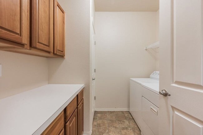 Building Photo - Pheasant Run Condo- 3rd floor NEW PAINT & ...