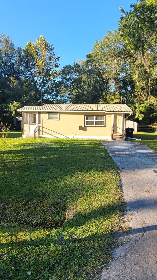 Building Photo - Adorable 2/1 move in ready!