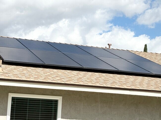 Building Photo - 3571 Lake Crest Dr