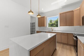 Building Photo - 3344 Sauer St