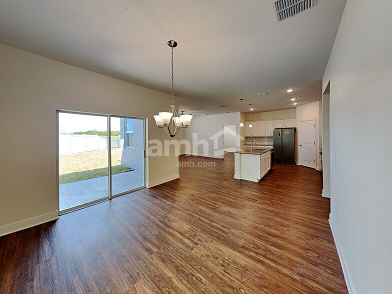 Building Photo - 1228 Sky Lks Dr