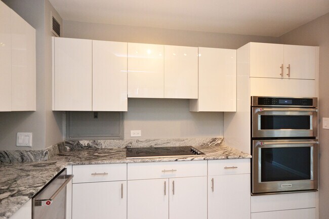 Building Photo - 3600 N Lake Shore Dr