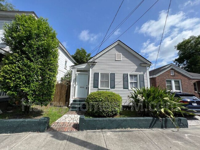 Primary Photo - 6 Maverick St