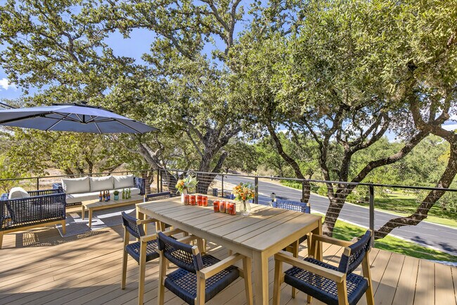 Building Photo - 820 Broken Arrow