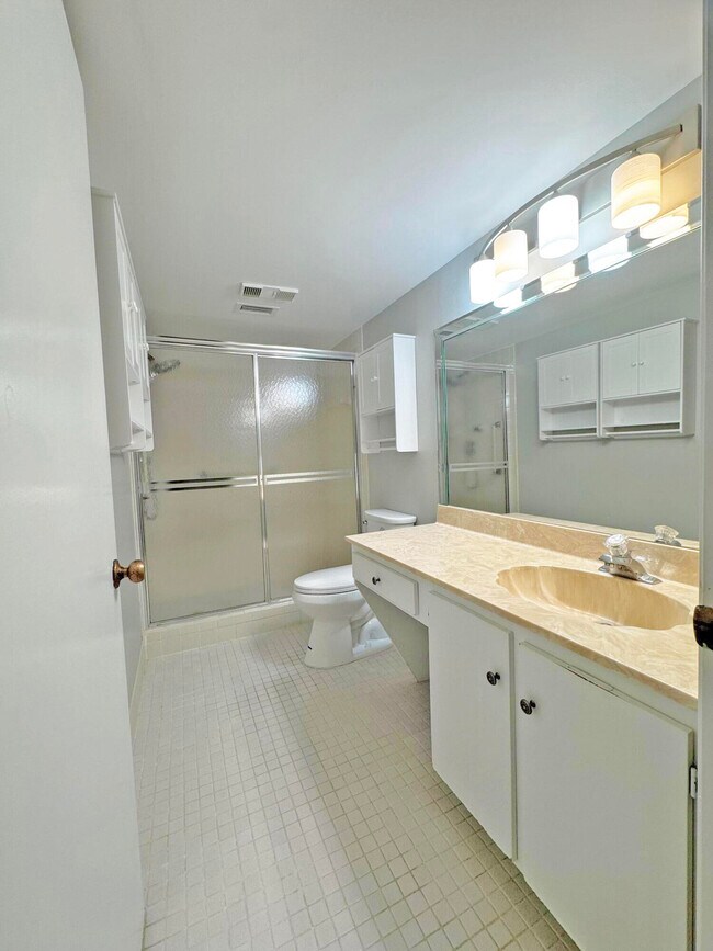 Building Photo - 7281 Amberly Ln