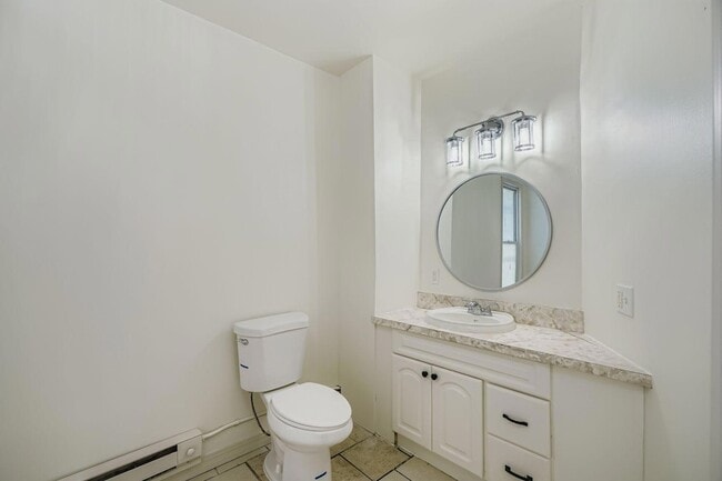 Building Photo - 610 Fairview Ave N