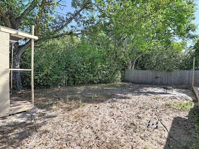 Building Photo - 5913 Appletree Rd