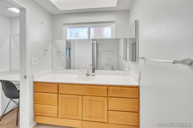 Building Photo - 17052 Bernardo Oaks Dr