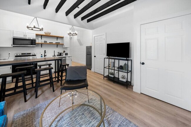 Building Photo - 704 Wayne St