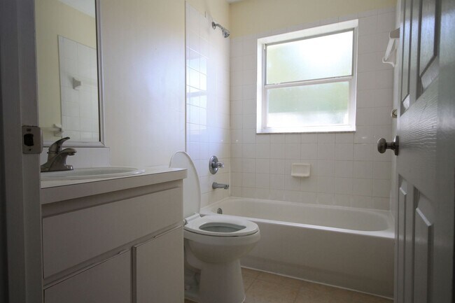 Building Photo - Lovely 3 bd/2 ba home in Summerfield!