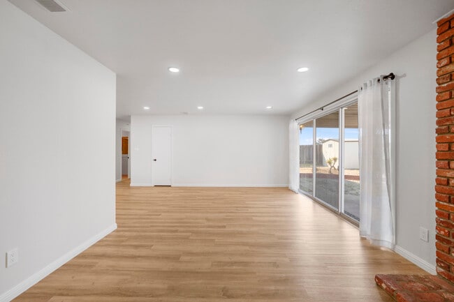 Building Photo - 4055 Draco Dr