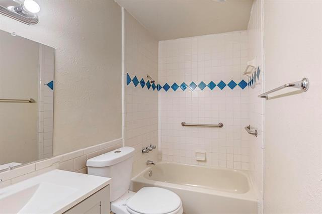 Building Photo - 1538 Oakbrook St