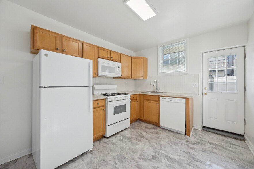 Building Photo - 524 Fernon St