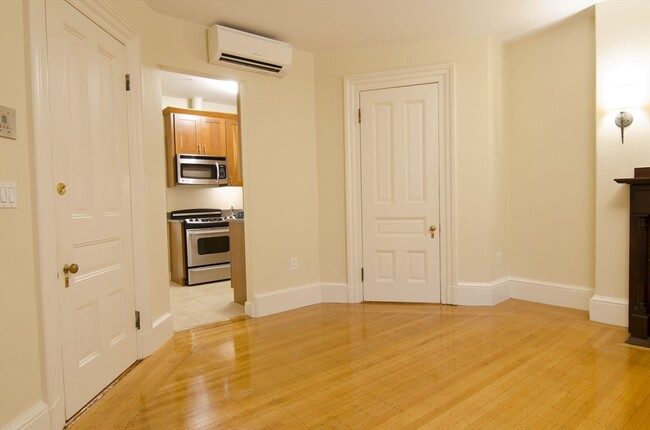 Building Photo - 404 Marlborough St
