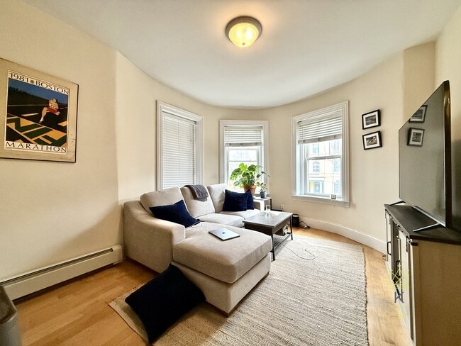 Building Photo - 674 Washington St