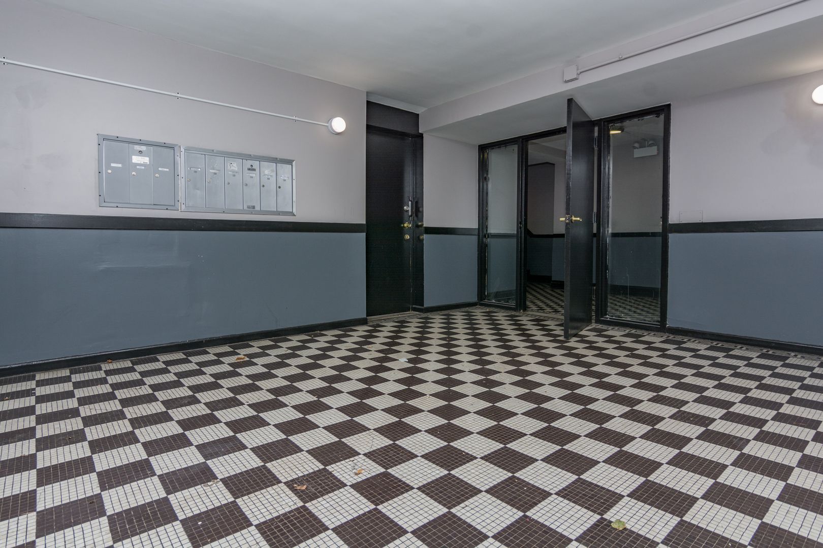 Building Photo - 118 N Kostner Ave