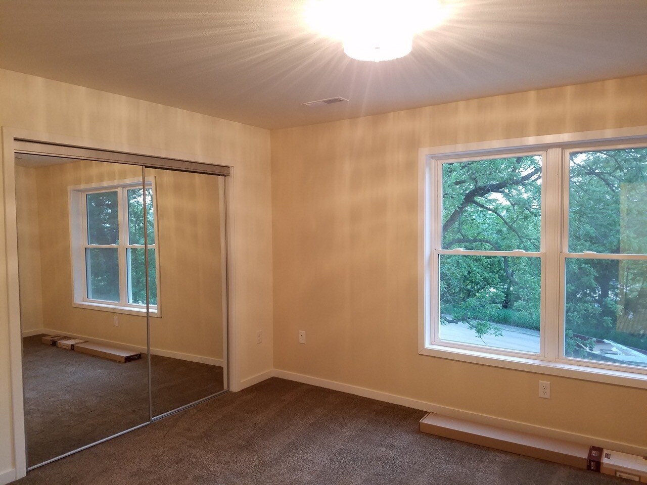 Building Photo - 1408 Sunset Ct