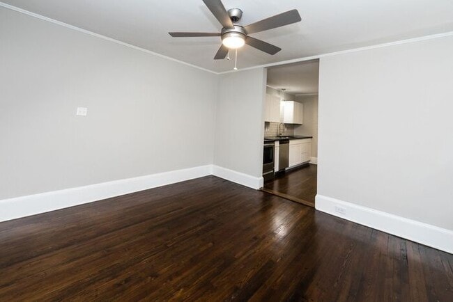 Building Photo - Recently Updated 1BA/1BA Duplex Home with ...