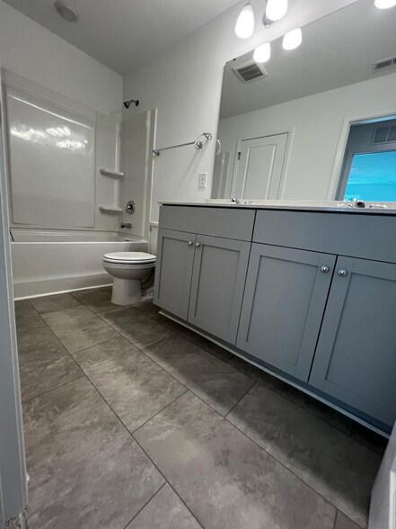 Building Photo - 176 Kobus Ct