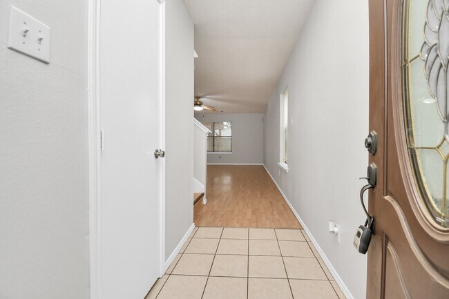 Building Photo - 3919 Rolling Springs Ln