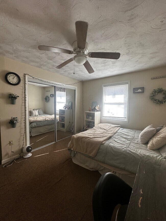 Building Photo - 136 Lorentz St